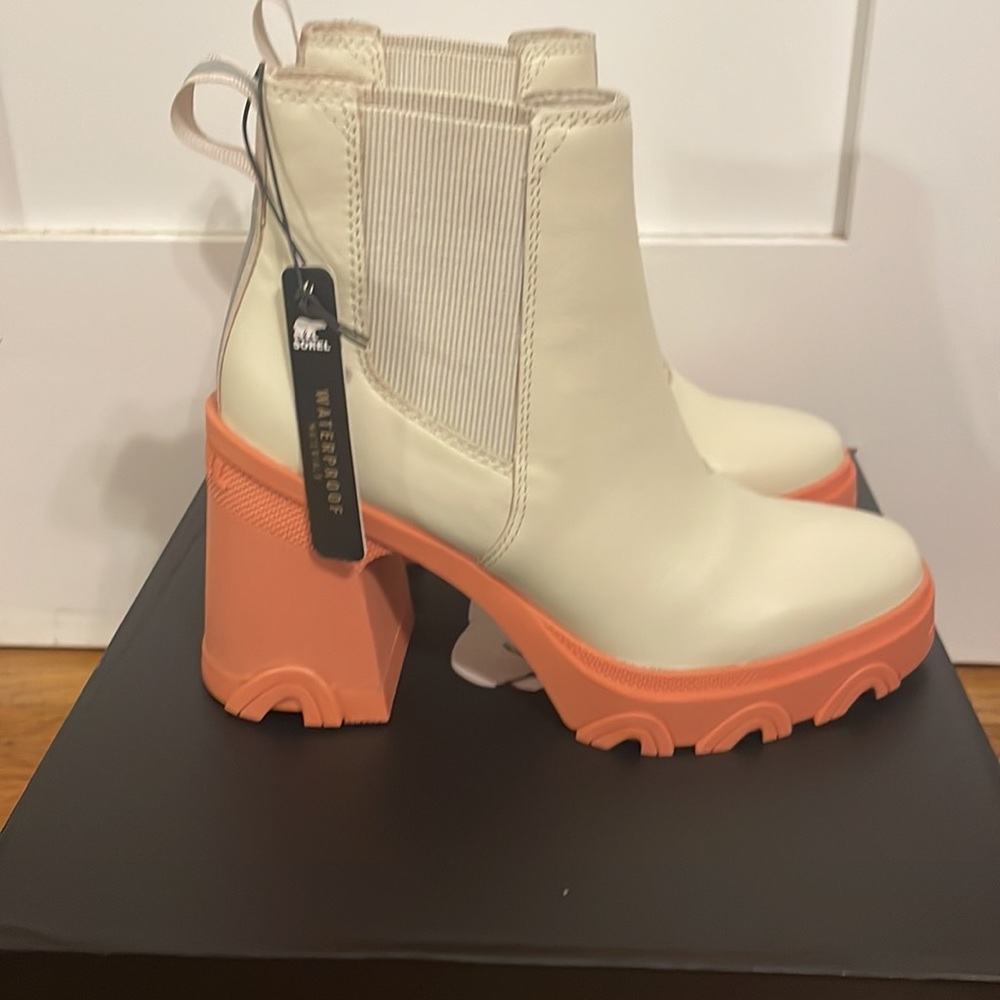 NWT! Sorel Brex Heel Lug Sole Chelsea Boots - Picture 7 of 9